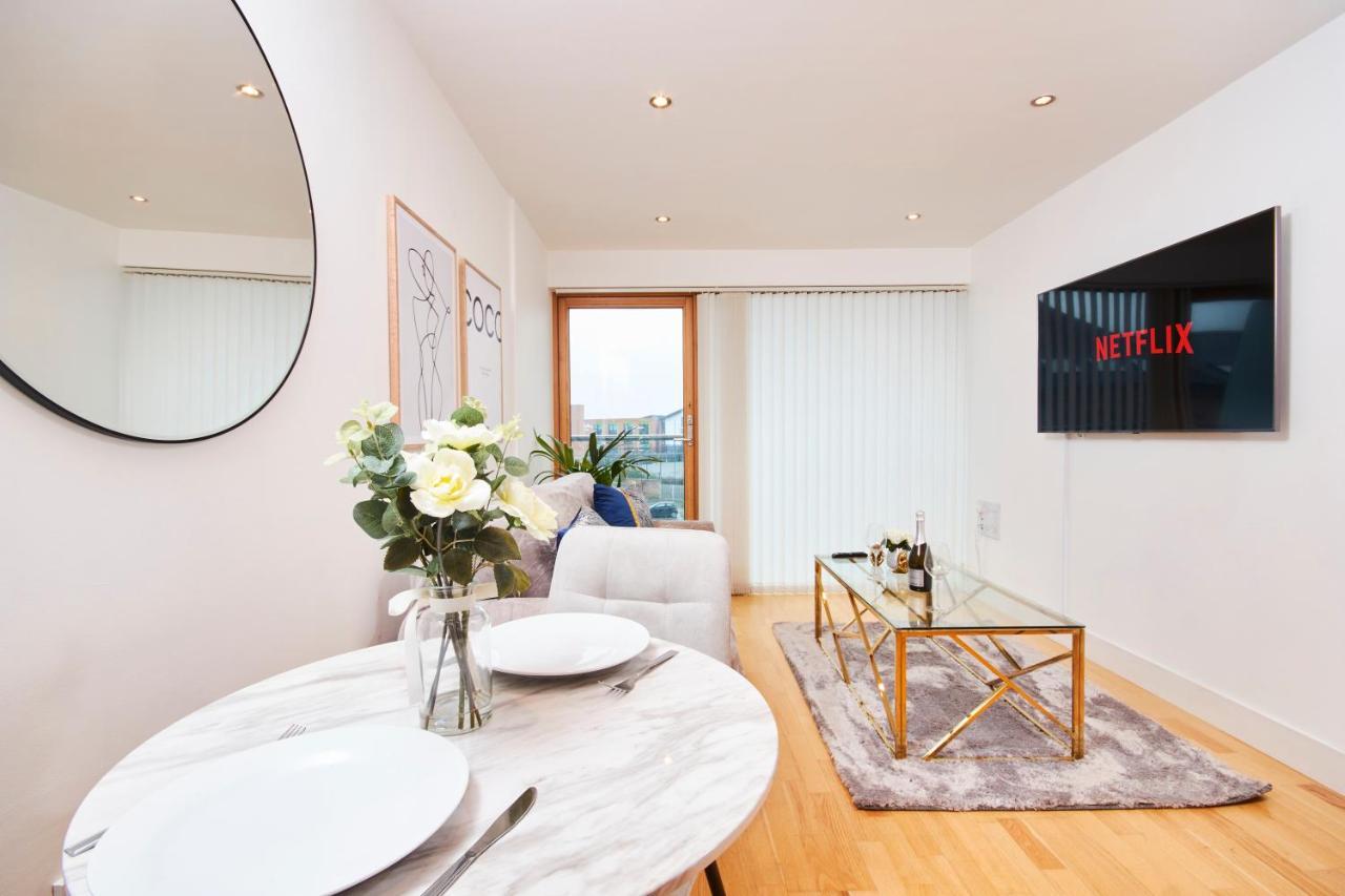 Deluxe City Centre Apt Balcony View& Free Parking! Lägenhet Leeds  Exteriör bild